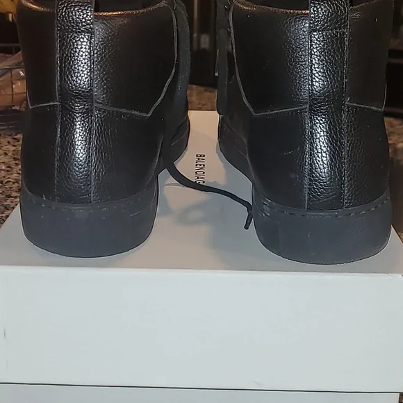 Balenciaga Men's Textured Black Sneakers - Picture 4 of 8